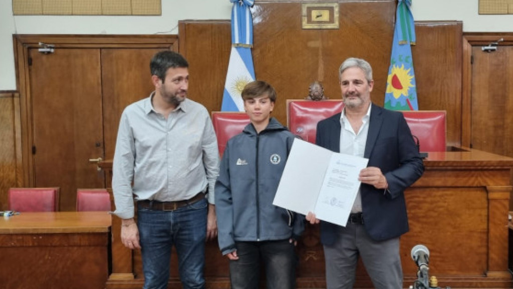 Reconocimiento del HCD al joven Luca Barutta, destacado timonel a nivel internacional